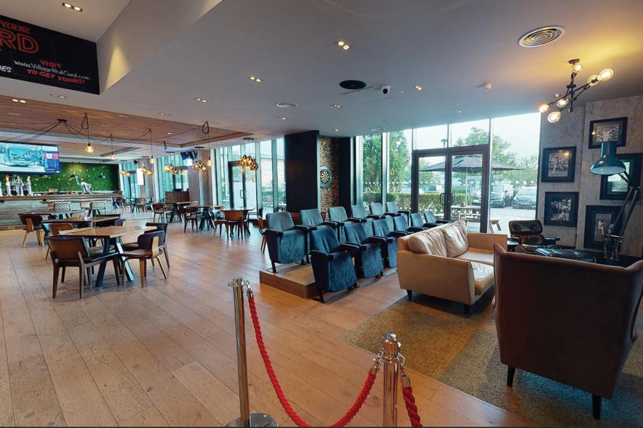 Village Hotel Manchester Ashton Buitenkant foto