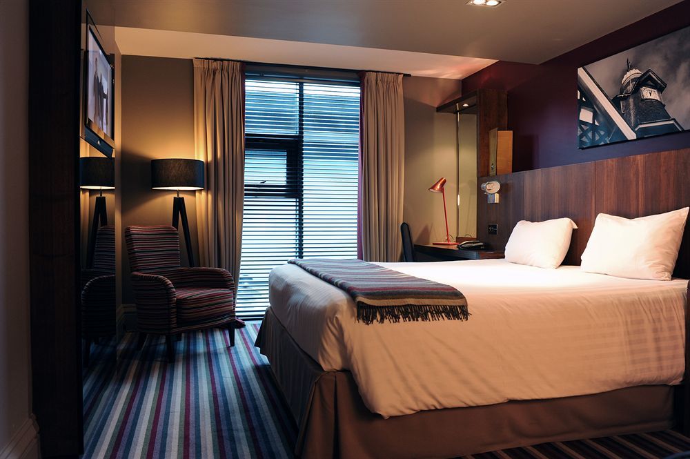 Village Hotel Manchester Ashton Buitenkant foto