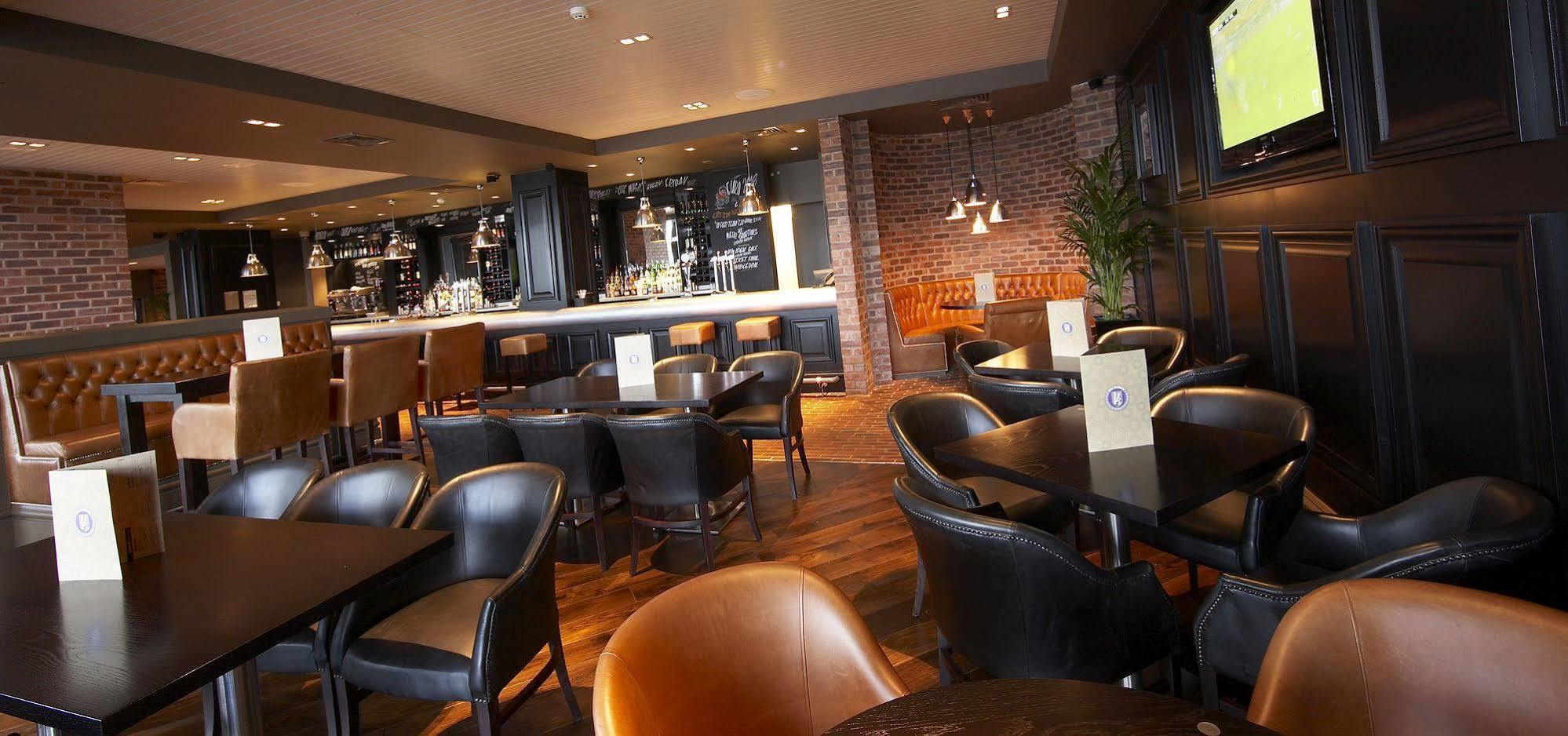 Village Hotel Manchester Ashton Buitenkant foto